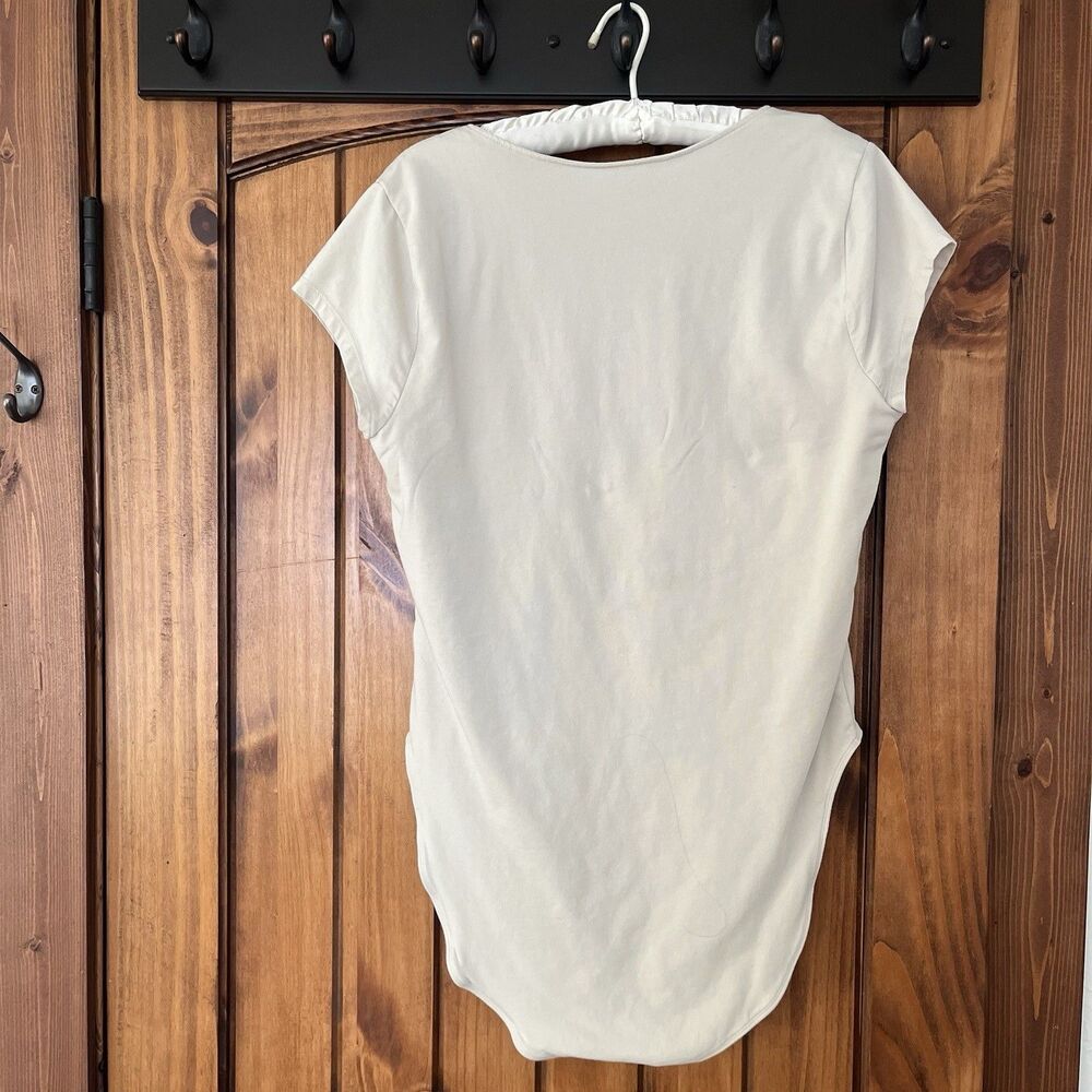 Old Navy Bodysuit Ivory Short Sleeve Cap Scoop Neck Snap Gusset T-Shirt Size XL - Picture 2 of 9